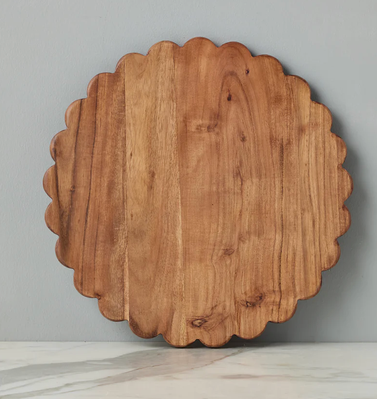 Scalloped Cutting Board - Round