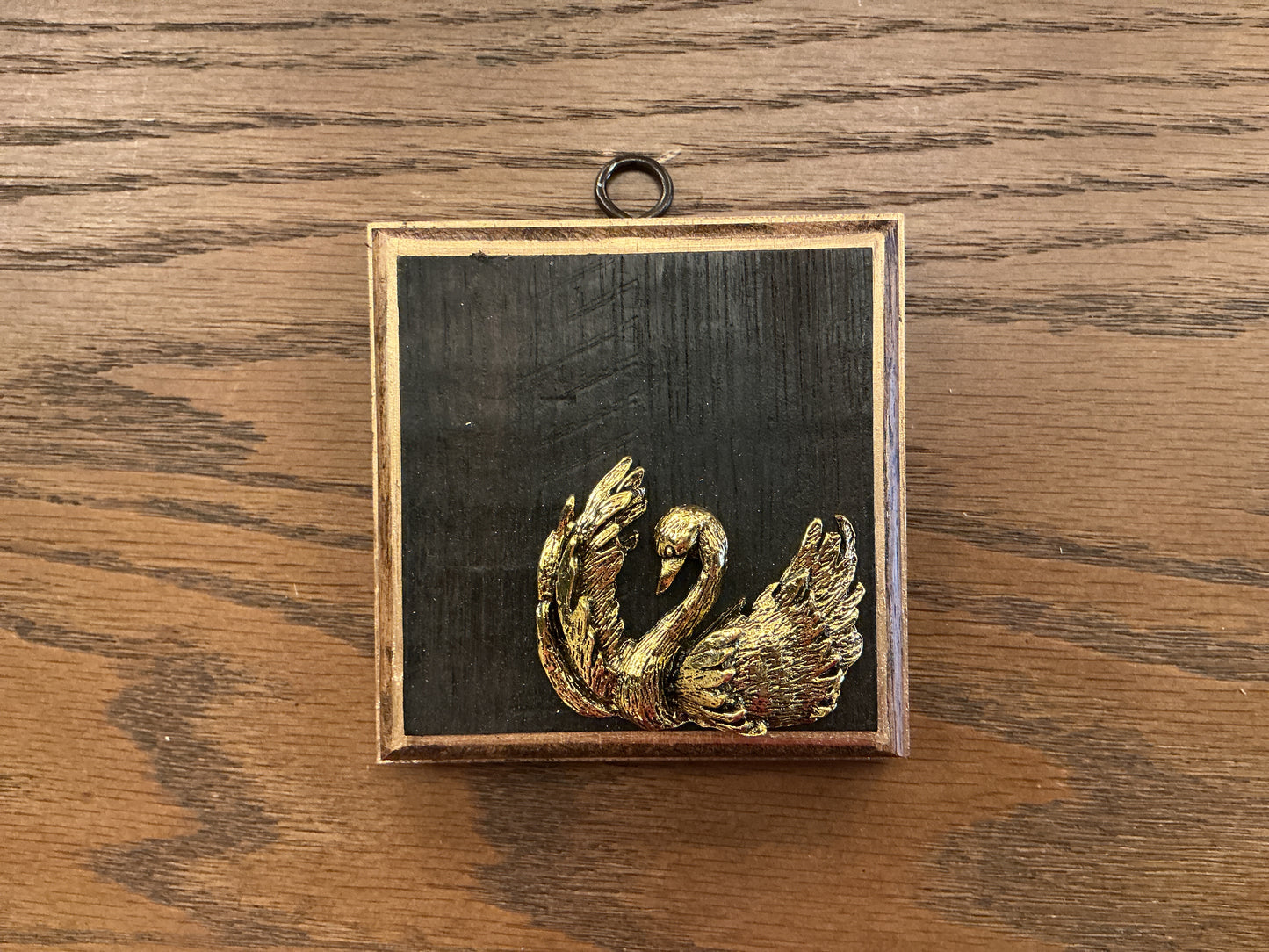 House Emblem Swan